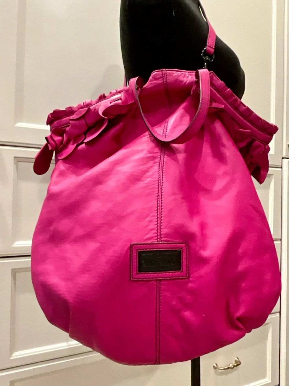 XL Preowned Valentino Garavani Fuscia Hobo Bag
